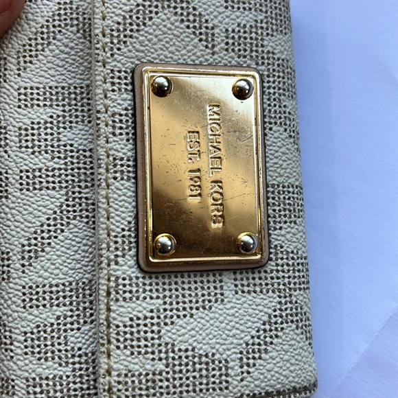 Michael Kors wallet with key holder - Picture 8 of 8
